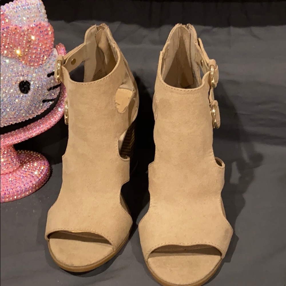 👡 Heels 👡 - Picture 2 of 5